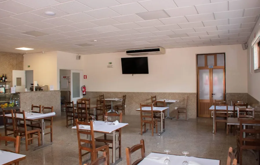 A sala do Restaurante Belém, com as mesas postas